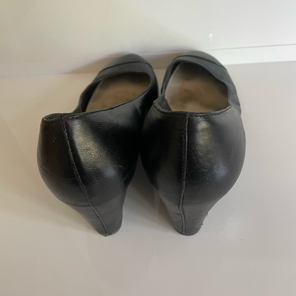 Authentic Chanel Pre-Owned Black Leather Shoes with Patent Leather on top size38 - Picture 3 of 5